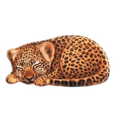 Dywanik w kształcie śpiącego geparda