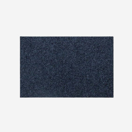 Czarna wycieraczka wejściowa pod drzwi