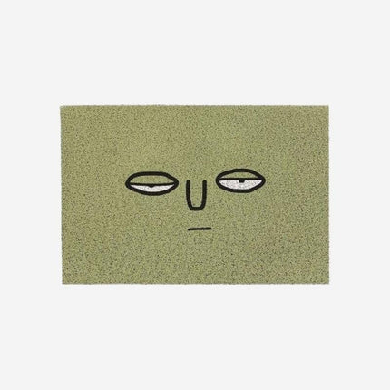 Zielona wycieraczka z zabawną twarzą