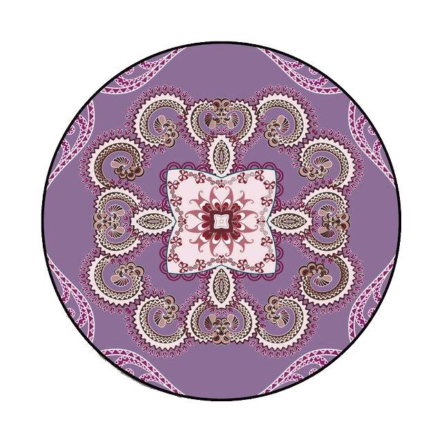 Duży okrągły dywan fioletowy wzorzysty