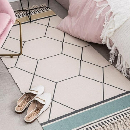 Mały nowoczesny dywanik z frędzlami