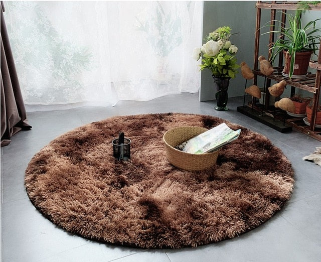 Okrągły puszysty dywan shaggy brązowy