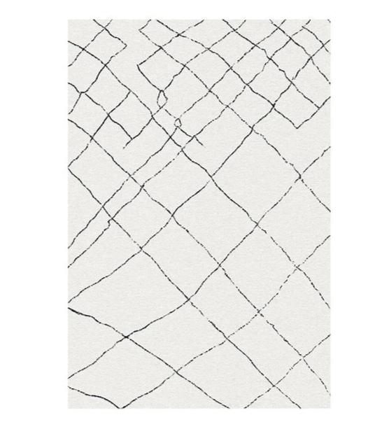 Biały dywan berberyjski w czarne paski