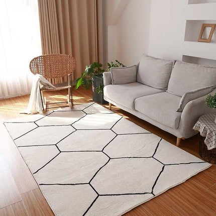 Biały dywan z geometrycznym wzorem