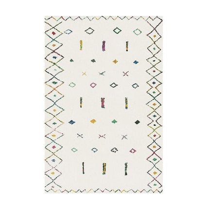 Biały dywan etniczny w stylu berberyjskim