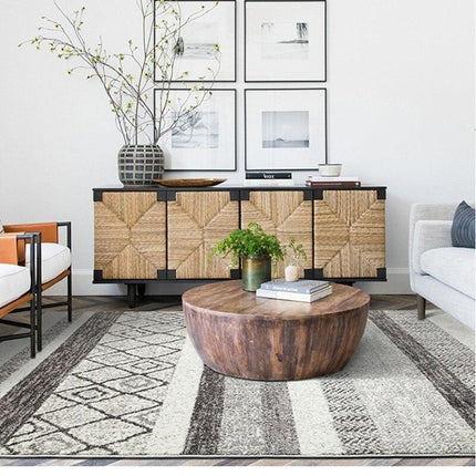 Szaro-biały dywan w stylu berberyjskim