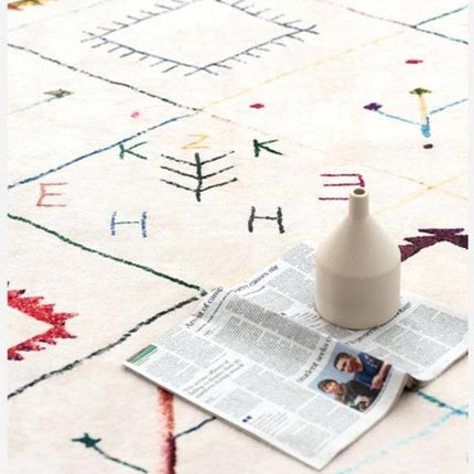 Nowoczesny dywan berberyjski z kolorowymi akcentami