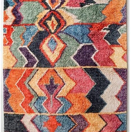 Wielokolorowy dywan berberyjski w stylu boho