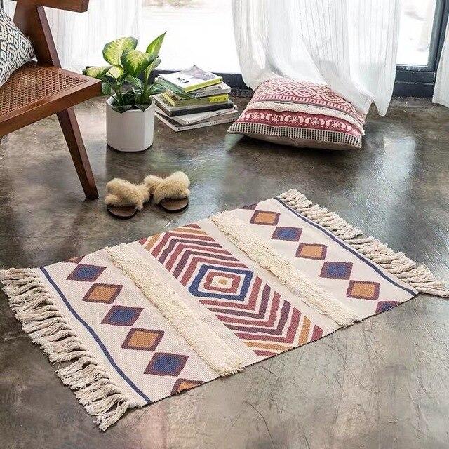 Mały dywanik w stylu berberyjskim boho