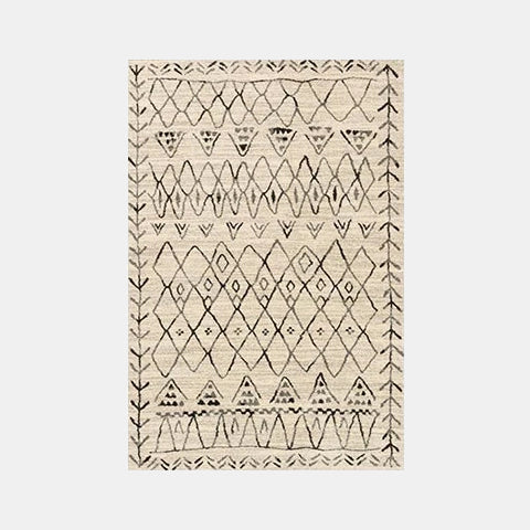 Beżowy dywan boho w etniczne wzory
