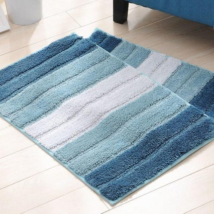 Biało-niebieski dywanik łazienkowy w paski