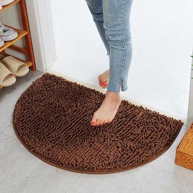 Brązowy półokrągły dywanik do łazienki