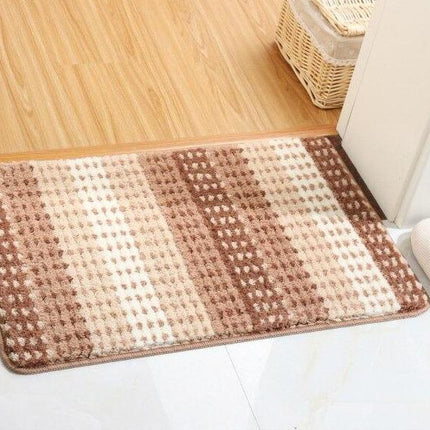 Gruby brązowo-beżowy dywanik do łazienki