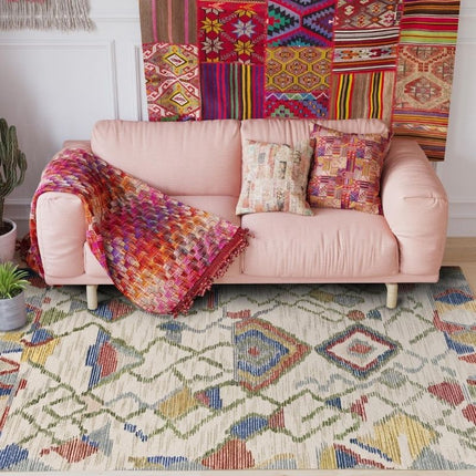 Kolorowy dywan w stylu berberyjskim