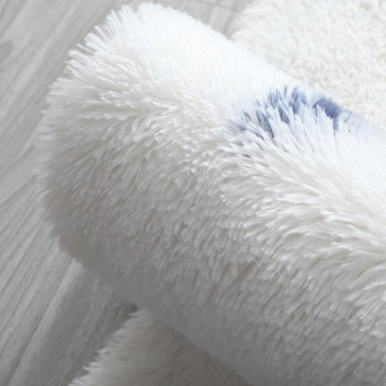 Puszysty niebieski dywan w gwiazdki