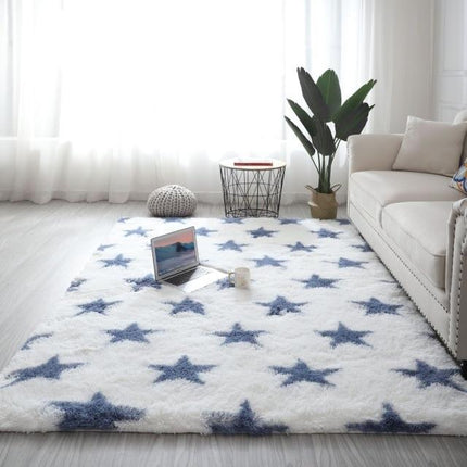 Puszysty niebieski dywan w gwiazdki