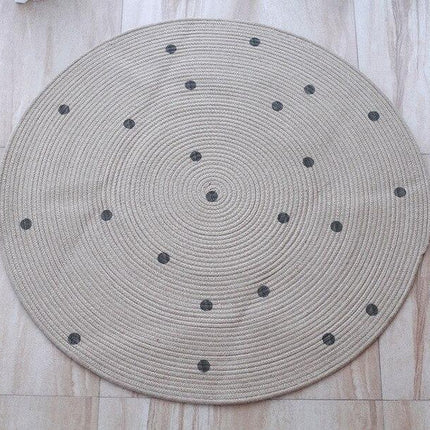 Okrągły dywan jutowy w czarne kropki