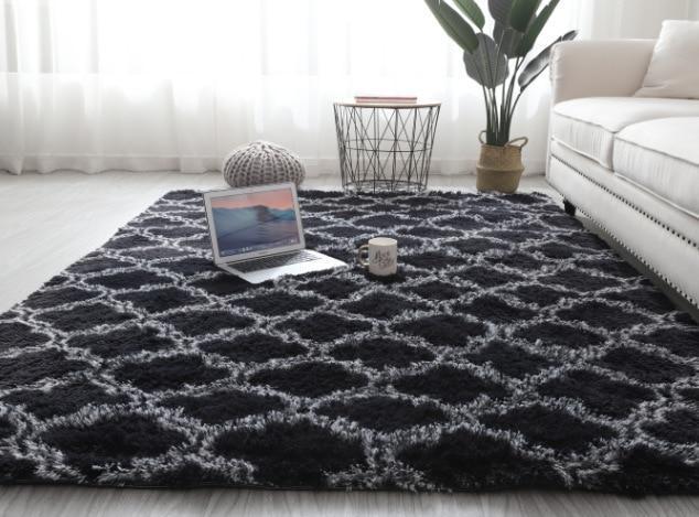 Czarny dywan w marokańskim stylu shaggy