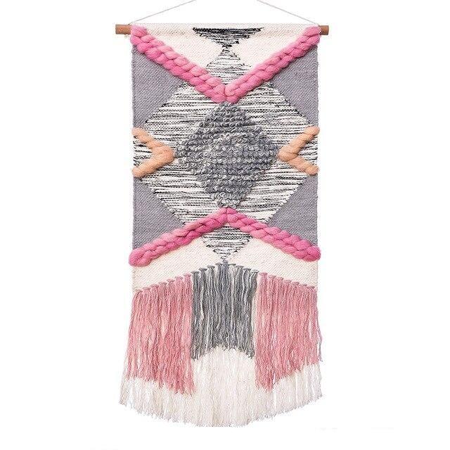 Różowo-szara makrama w stylu skandynawskim