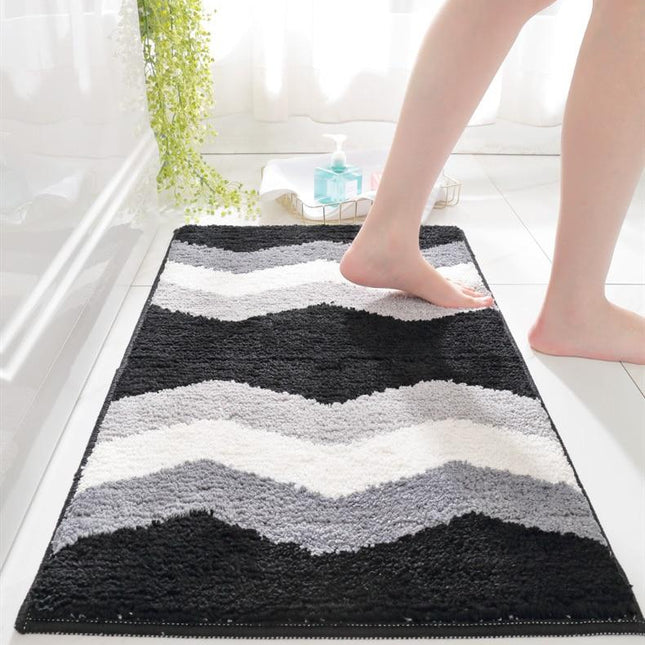 Czarno-biały dywanik łazienkowy w geometryczne wzory