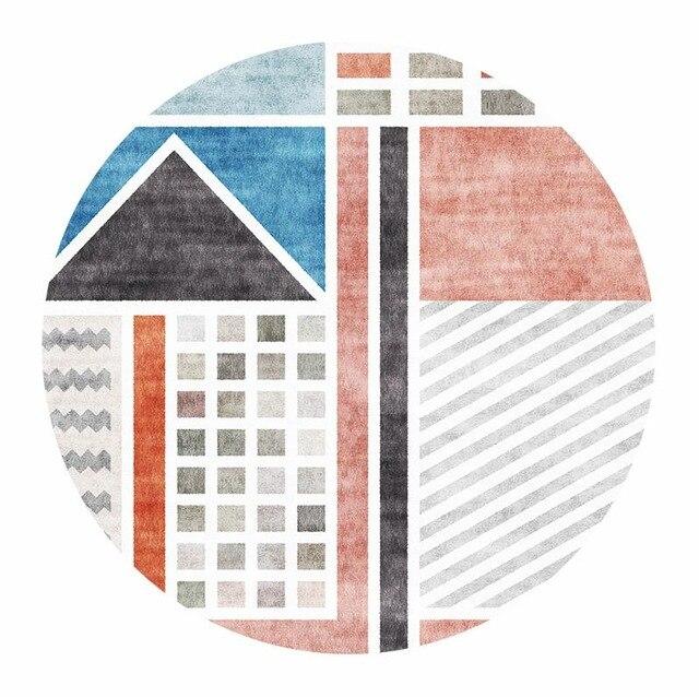 Duży okrągły dywan w geometryczne wzory