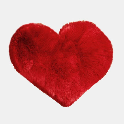 Puszysty dywan w kształcie serca