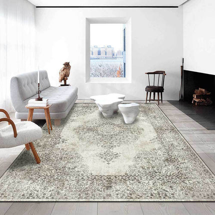 Kremowy dywan vintage z efektem przetarcia